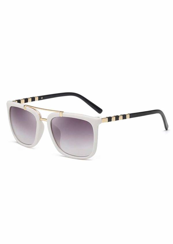 Hvide solbriller med sort og guld farvet stribet brillestang fra Just D\'Lux